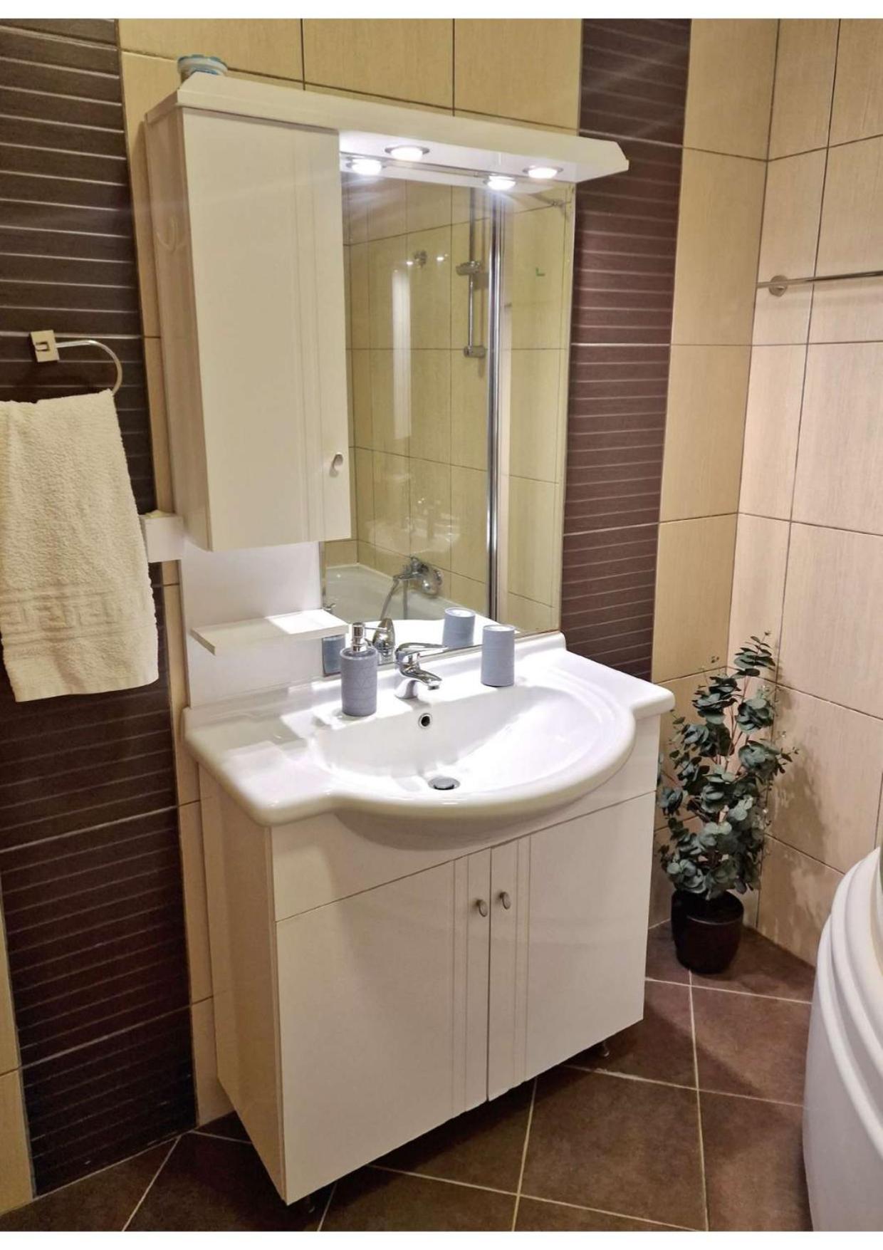 Sweethome - Comfy Center Rodos